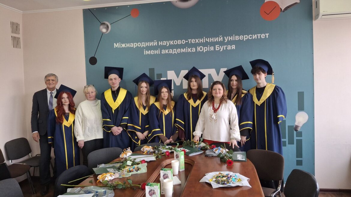 Дорогі наші випускники!